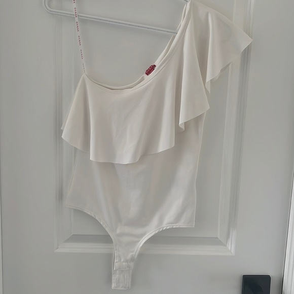 Guess One Sleeve White Bodysuit Size Medium - Picture 1 of 3